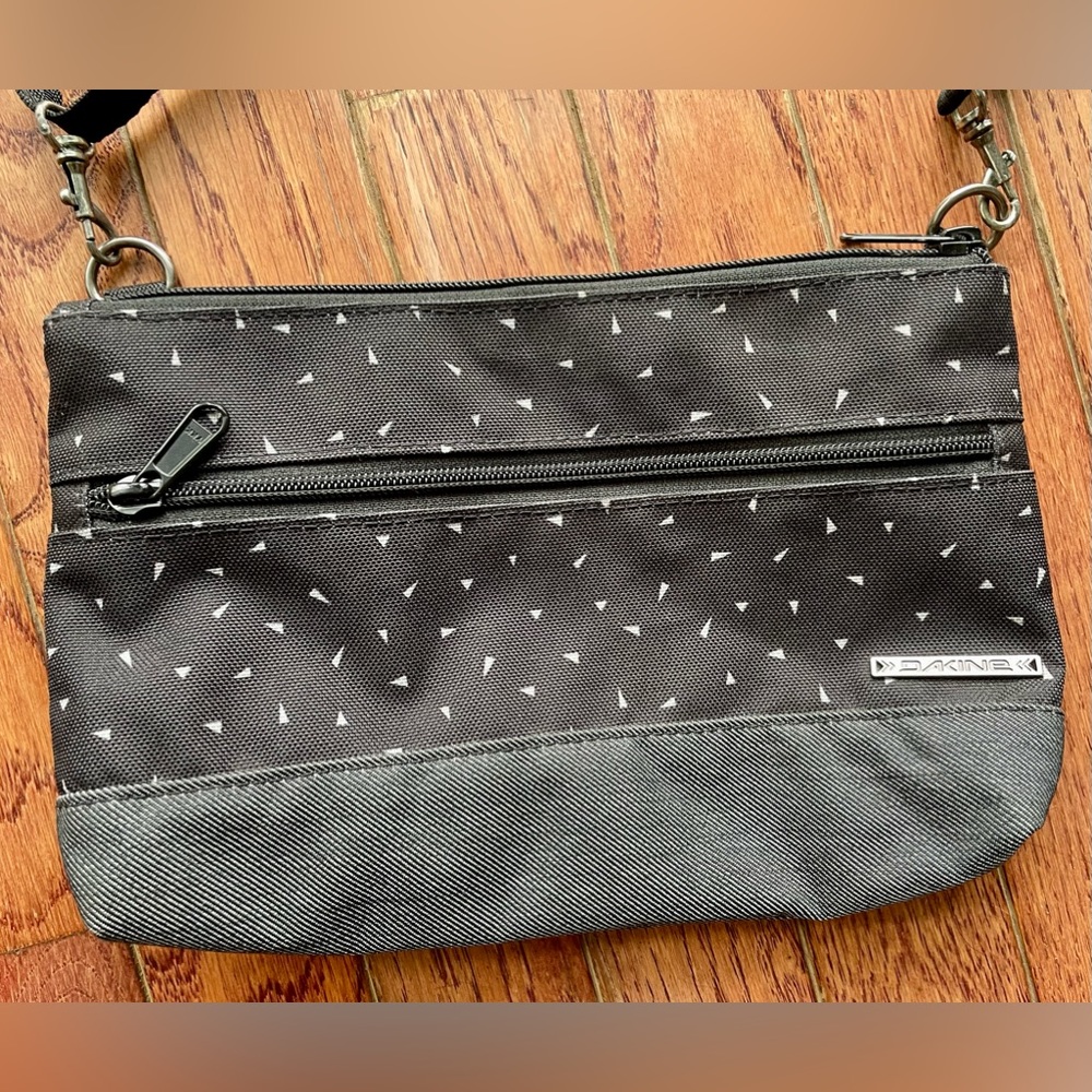 DaKine clutch purse with removable strap, like new!